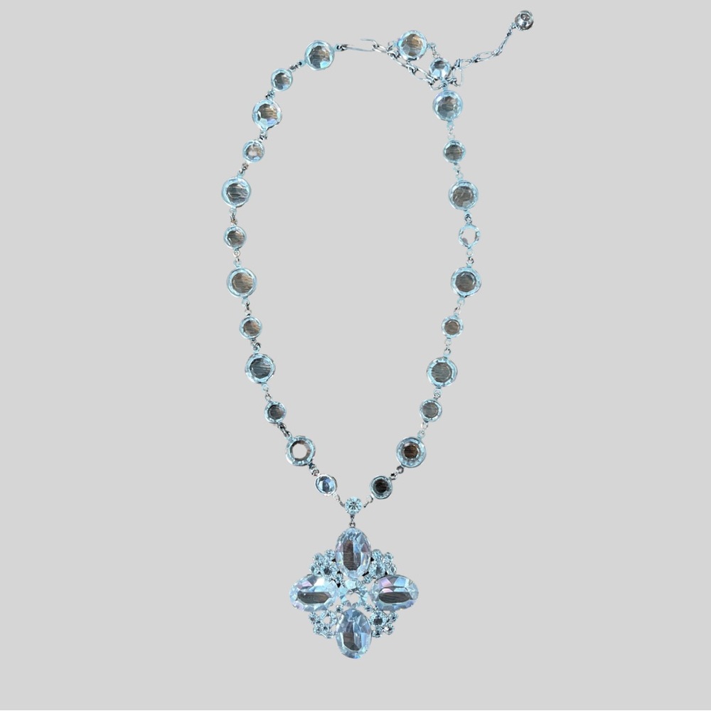 ✨HOST PICK✨SILVER TONE CRYSTAL STATEMENT NECKLACE WITH JEWEL PENDANT - 16” - 18”